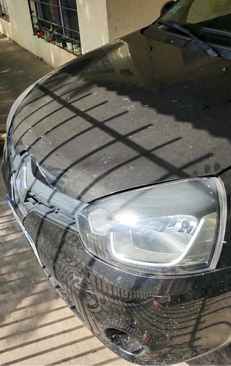 Estado original de la pintura del Renault Clio previo al detailing exterior