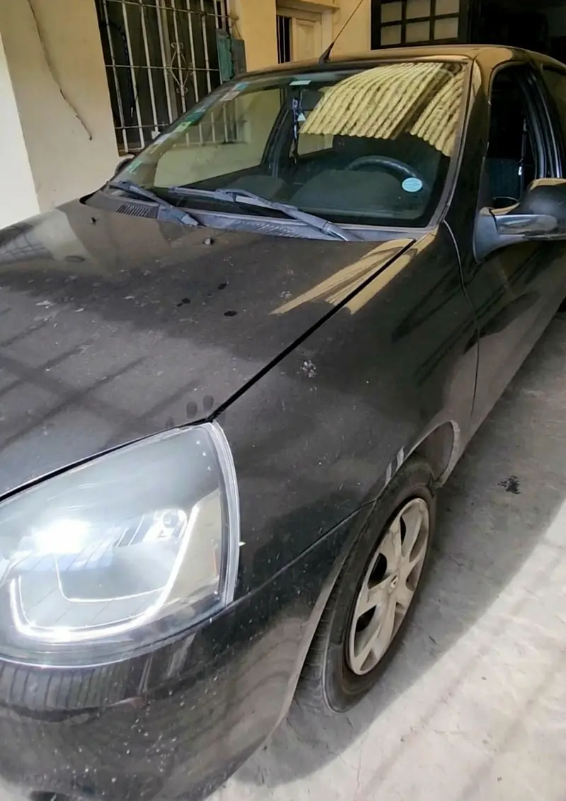 Pintura opaca y con desgaste antes del pulido de carrocería